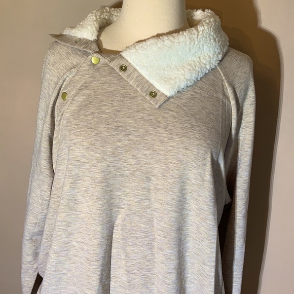 Women’s Maternity Cream Sherpa Collar Sweatshirt - Picture 3 of 5